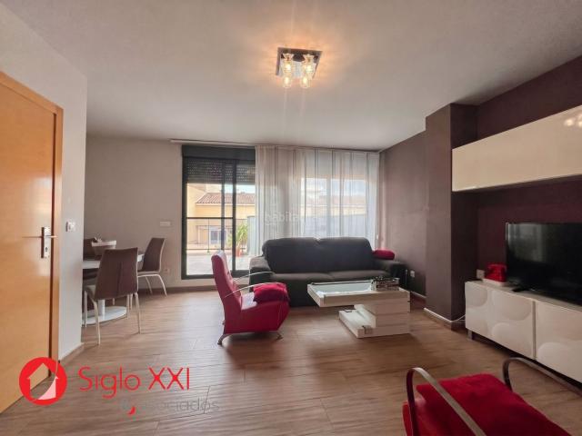Ático en venta en Alcora l´. Te presentamos este ático, ideal para quienes buscan comodidad y espacio. La vivienda cuenta con un salóncomedor luminoso, cocina. Áticos Alcora.