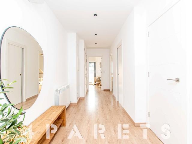 Ático en venta en Arenys de Munt. Moderno ático dúplex con terraza y piscina privada en el centro de Arenys de Munt. Áticos Arenys de.