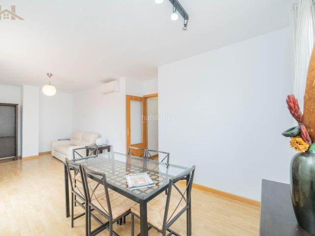 Ático en venta en Arroyomolinos, Zona El Caño. Agencia Inmobiliaria Hogares Arroyomolinos presenta este impresionante ático. Áticos.