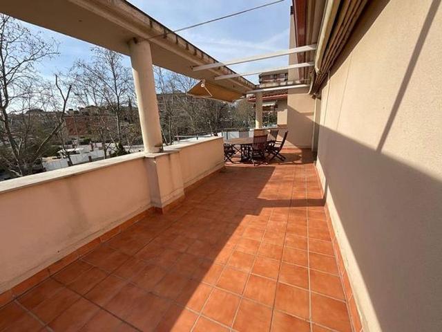 Ático en venta en avenida De la Primavera, Cerdanyola del Vallès, de 142 m² 4 habitaciones por 677.500
