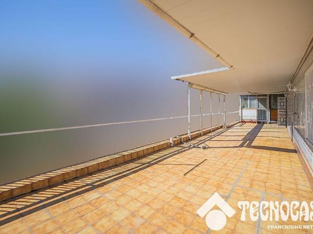 Ático en venta en avenida D'en Caritg, Badalona, de 112 m² 3 habitaciones por 275.000