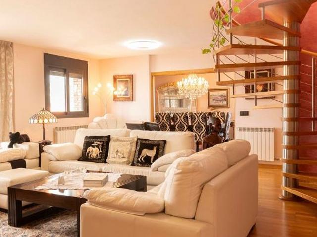 Ático en venta en avenida D'olímpia, Vic, de 212 m² 4 habitaciones por 790.000