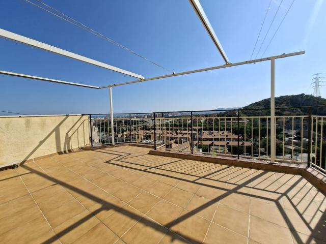 Ático en venta en Badalona, Bonavista. ATICO CON TERRAZA Y ESPECTACULARES VISTAS DE BARCELONA Y MAR. Áticos.