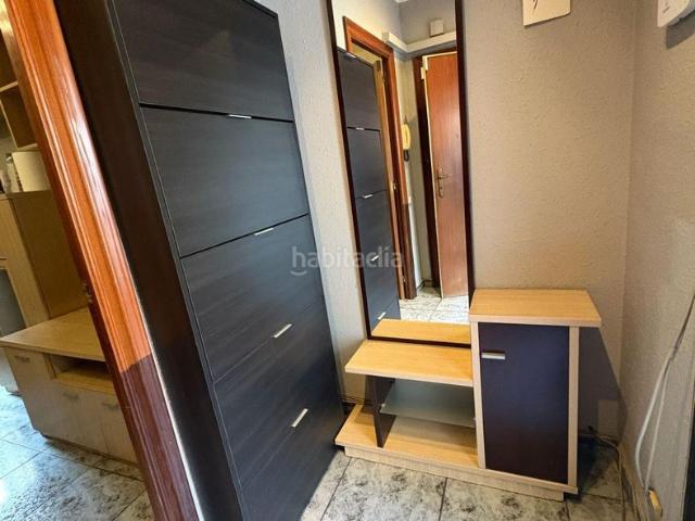 Ático en venta en Badalona, Llefià. Ático en planta cuarta sin ascensor con terraza privada, cerca del metro de Llefià, en Badalona. Áticos.