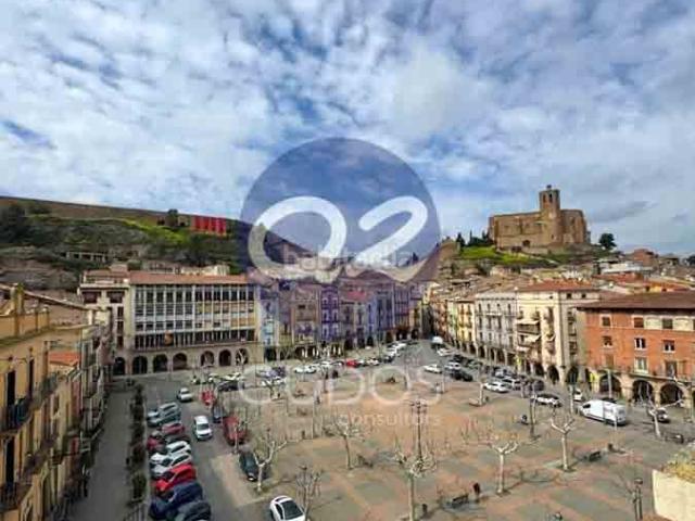 Ático en venta en Balaguer. Ático con vistas espectaculares a la Plaza del Mercadal. Áticos.