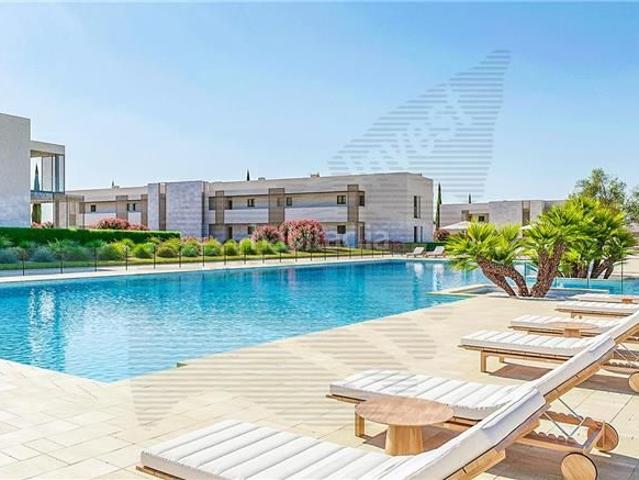 Ático en venta en Baleares Campos, Sa Ràpita Ses Covetes. A Estrenar. Ático en complejo residencial con terraza solarium de 70 m2 aprox Amplio salón comedor con cocina amueblada y equipa. Áticos.