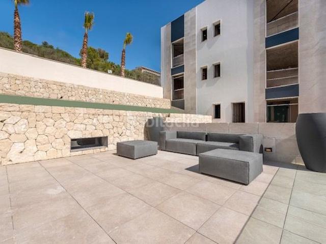 Ático en venta en Baleares Calvià, Costa de la Calma. Ático de lujo en Santa Ponsa con vistas al mar, piscina privada y solárium de 90 m². Áticos.
