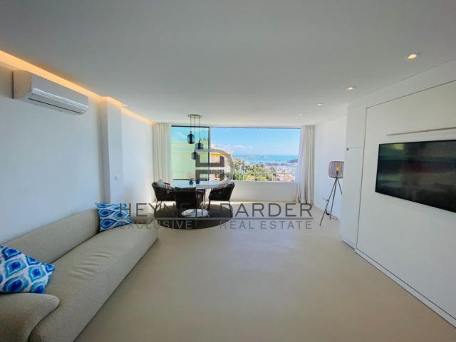 Ático en venta en Baleares Calvià, Portals Nous. Ático en primera línea de mar con acceso directo a la playa en Portals. Áticos.