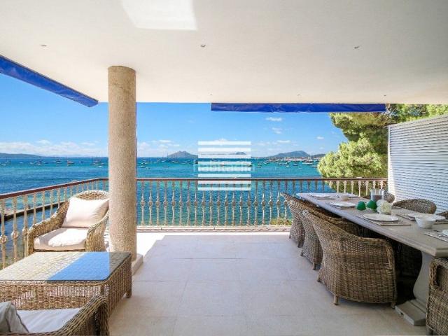 Ático en venta en Baleares Pollença, Port de Pollença. Espectacular apartamento en primera línea de mar situado en uno de los lugares más privilegiados del Puerto Pollensa. Áticos.