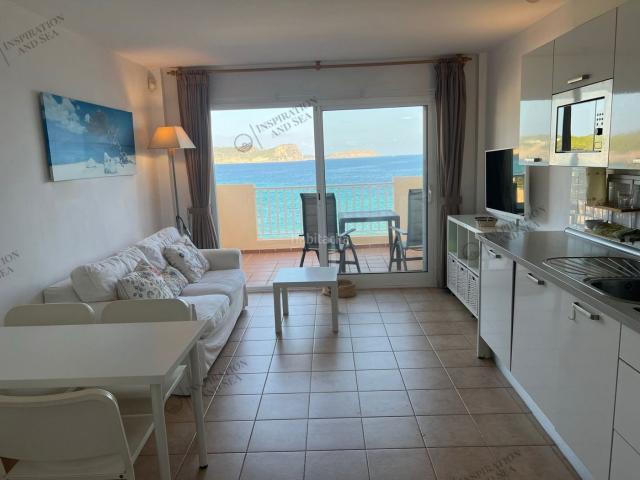Ático en venta en Baleares Santa Eulària, Sant Carles. ÁTICO EN PRIMERA LÍNEA DE MAR EN ES CANAR. Áticos Santa.