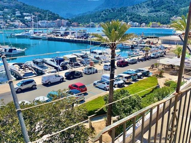 Ático en venta en Baleares Sóller. Ático dúplex de 90m2 con terraza con vistas privilegiadas y totalmente frontales al mar del Puerto de Sóller para rehabilitar. Áticos.