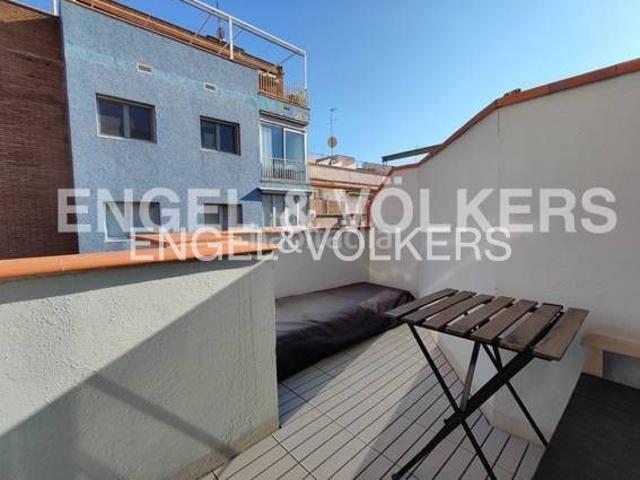 Ático en venta en Barcelona, Congrés Indians. Coqueto ático con terraza en Congrés. Áticos.