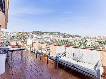 Ático en venta en Barcelona, Baix Guinardó. Exclusivo ático de 105 m con terraza privada de 40 m con vistas al mar y la montaña. Áticos.