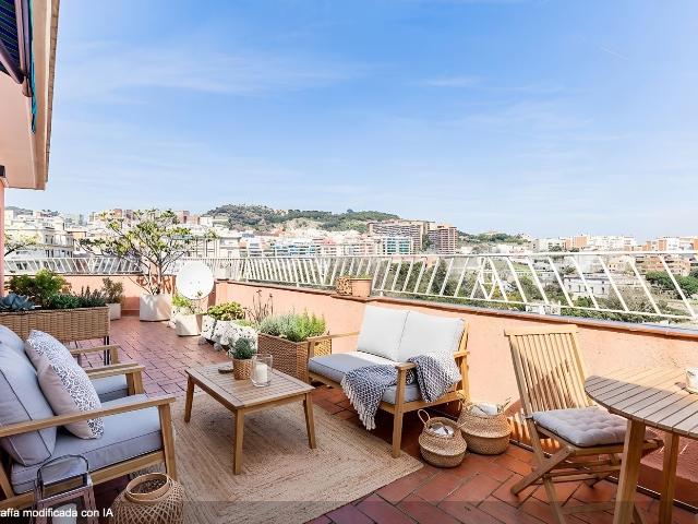 Ático en venta en Barcelona, Baix Guinardó. Exclusivo ático de 105 m con terraza privada de 40 m con vistas al mar y la montaña. Áticos.