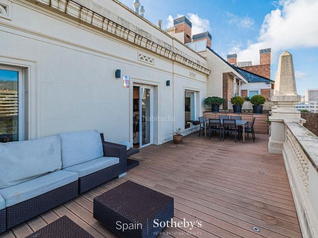 Ático en venta en Barcelona, Barri de les Corts. Ático dúplex exterior con 130 m de terrazas en Avenida Diagonal. Áticos.