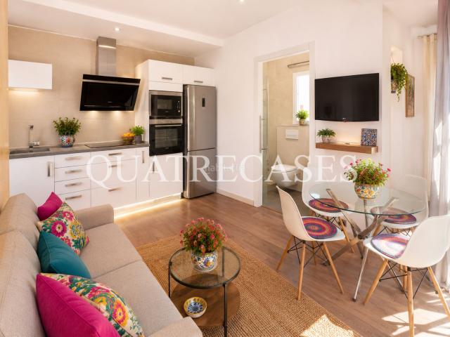 Ático en venta en Barcelona, Barri de les Corts. Gran terraza en pequeño ático a estrenar. Áticos.