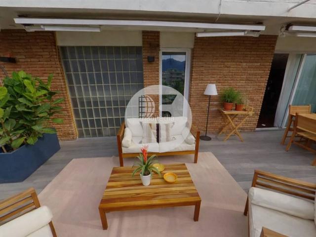 Ático en venta en Barcelona, Barri de les Corts. Inversión prime en Diagonal ático alquilado hasta 2032 con renta de 3.674,20 mes. Áticos.