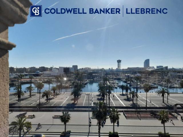 Ático en venta en Barcelona, Gòtic. Amplio piso de 150 m² con vistas al mar en finca regia del corazón de Barcelona proyecto de reforma incluido. Áticos.