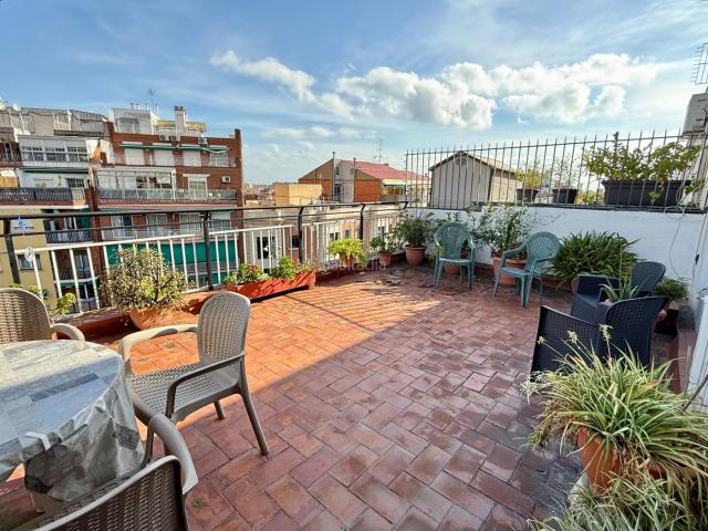 Ático en venta en Barcelona, Guinardó. Ático con espectacular terraza, en una zona excelente. Áticos.