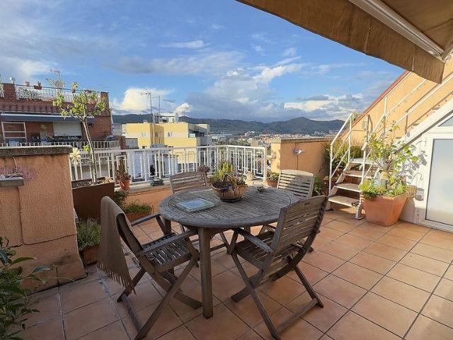 Ático en venta en paseo De la Mare de Déu del Coll, Barcelona, de 60 m² 3 habitaciones por 330.000
