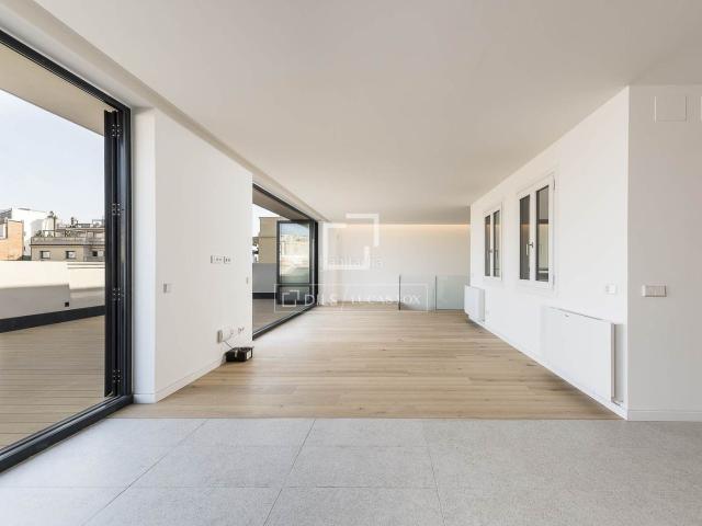 Ático en venta en Barcelona, Dreta de l´Eixample. Ático de obra nueva de 3 dormitorios con 59m terraza en venta en Eixample Derecho. Áticos.