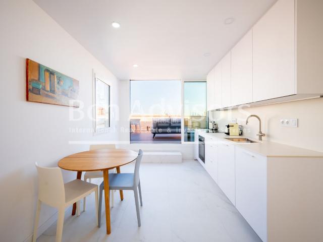 Ático en venta en Barcelona, Dreta de l´Eixample. Sensacional ático reformado a estrenar con terraza e increíbles vistas. Áticos.