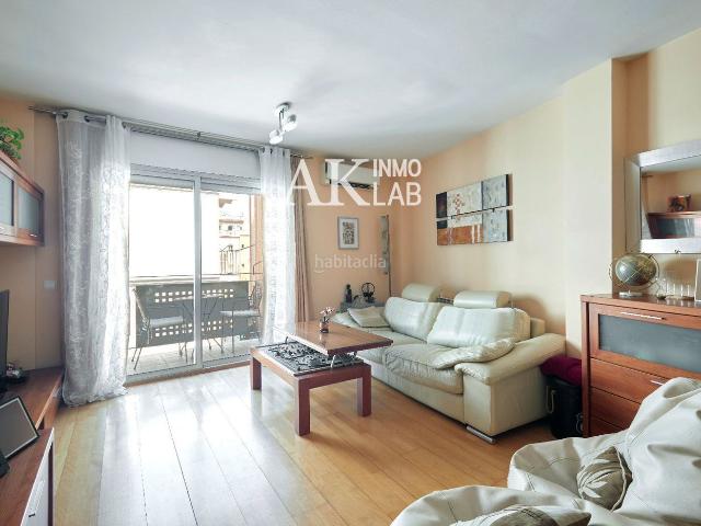 Ático en venta en Barcelona, El Poble Sec Parc de Montjuïc. Ático de 2 habitaciones en Poble Sec, a un paso de Sant Antoni y Plaza España. Áticos.