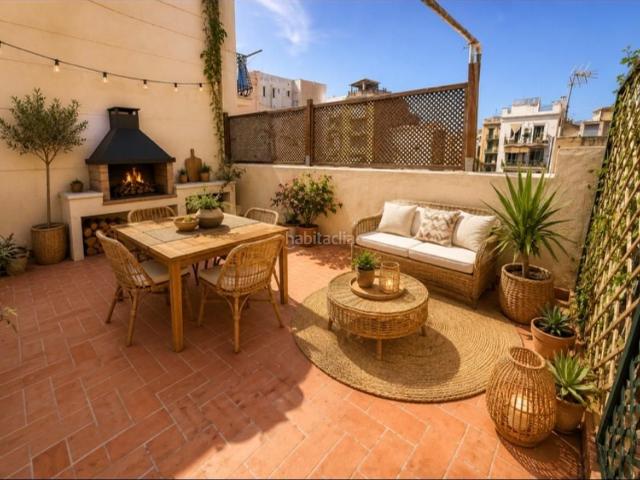 Ático en venta en Barcelona, El Poble Sec Parc de Montjuïc. Ático luminoso de 2 habitaciones con terraza de 20m². Áticos.