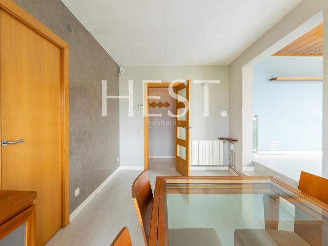 Ático en venta en Barcelona, La Font d´en Fargues. Ático exterior con gran terraza y espectaculares vistas al Tibidabo y la Sierra de Collserola. Áticos.