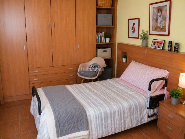 Ático en venta en Barcelona, La Teixonera. ATICO CON TERRAZA CUBIERTA, VISTA PANORÁMICAS, EN LA TEIXONERA, JUNTO METRO LINEA 5 EL COLLLA TEIXONERA. Áticos.