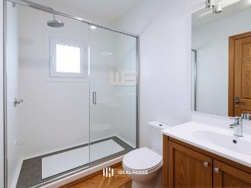 Ático en venta en Barcelona, La Teixonera. Atico con ascensor a reformar. Áticos.