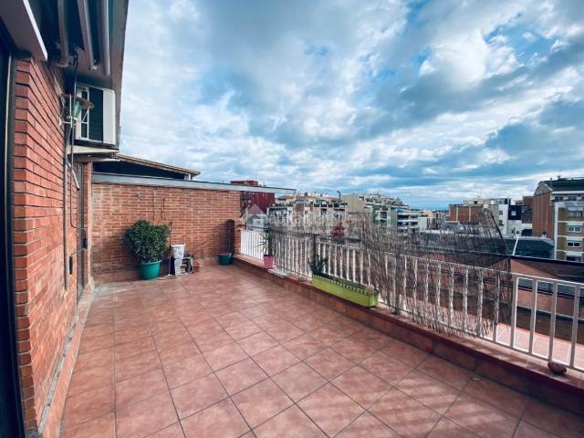 Ático en venta en Barcelona, Navas. Ático en venta en Barcelona. Áticos.