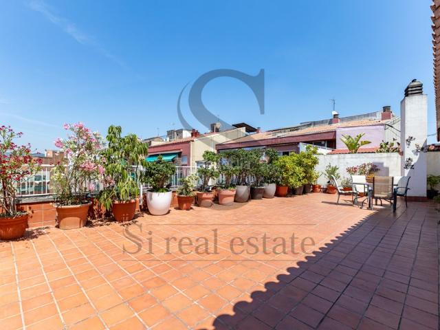 Ático en venta en Barcelona, Navas. Fantástico ÁTICO Gran terraza a nivel amplio y cómodo. Áticos.