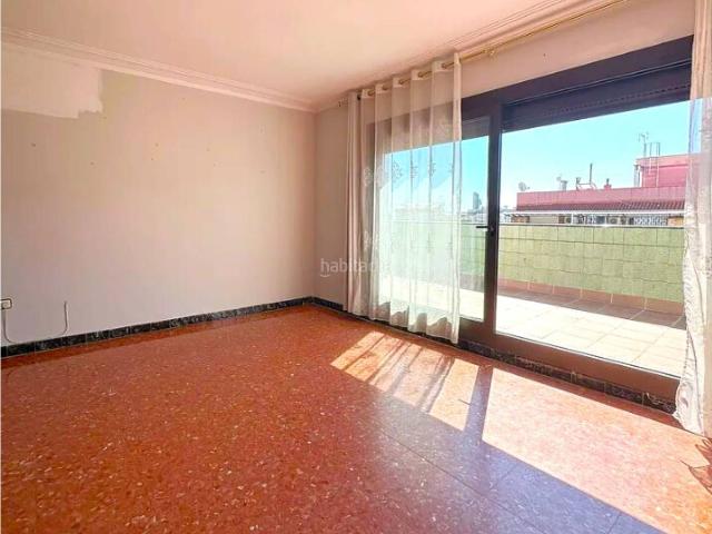 Ático en venta en Barcelona, Sant Antoni. VIVIENDA ÚNICA CON DOS TERRAZAS PRIVADAS Y VISTAS EN SANT ANTONI. Áticos.