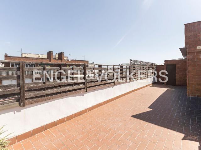 Ático en venta en Barcelona, Sant Gervasi Galvany. Práctico ático con gran terraza en Galvany. Áticos.