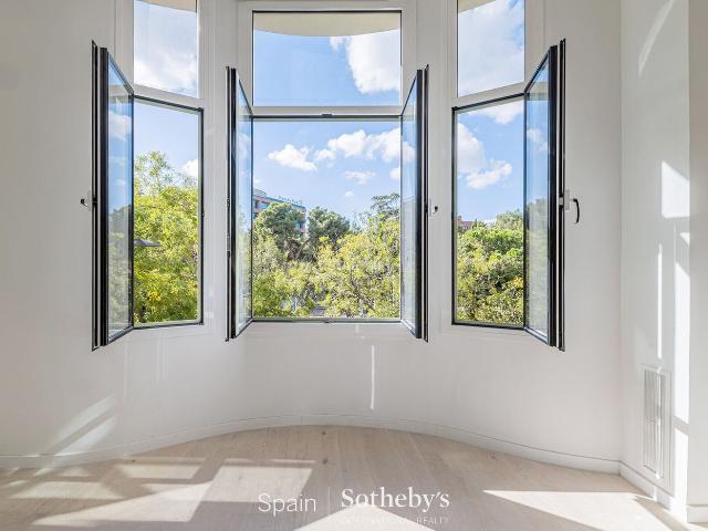Ático en venta en Barcelona, Sant Gervasi Galvany. Un ático único en Tres Torres techos altos, obra nueva y terraza de 150 m. Áticos.