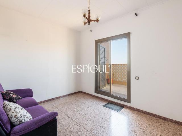Ático en venta en Barcelona, Sant Ramon Maternitat. Ático con doble orientación y gran potencial. Áticos.