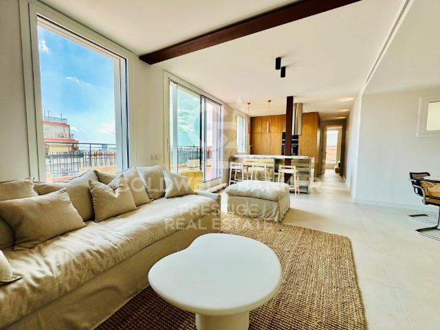 Ático en venta en Barcelona, Sants. Exclusivo ático de lujo en Les Corts con 100m de terraza, Barcelona. Áticos.
