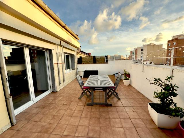 Ático en venta en Barcelona, Sants Badal. dúplex 4 habitaciones. Áticos.