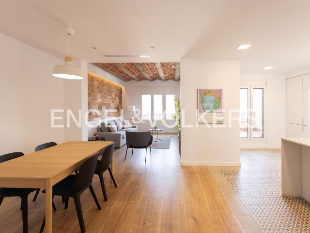 Ático en venta en Barcelona, Putget Farró. Ático reformado con terraza, doble orientación y vistas panorámicas en General Mitre. Áticos.