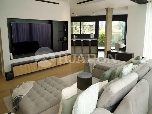 Ático en venta en Barcelona, Putget Farró. Exclusivo ático dúplex con vistas infinitas y terrazas únicas en Barcelona. Áticos.
