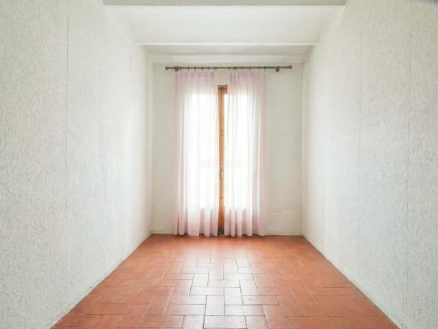 Ático en venta en Barcelona, Raval. Ático con Amplia Terraza y Vistas en El Raval, Barcelona 245.000. Áticos.