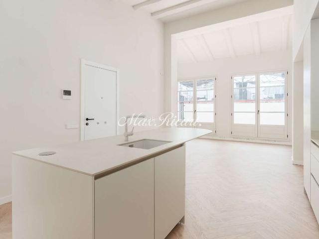 Ático en venta en Barcelona, Raval. Magnífico atico de obra nueva a un paso de La Rambla 100m. Áticos.