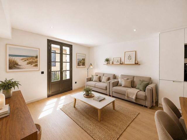 Ático en venta en Barcelona, Raval. Piso luminoso y reformado con terraza privativa!. Áticos.