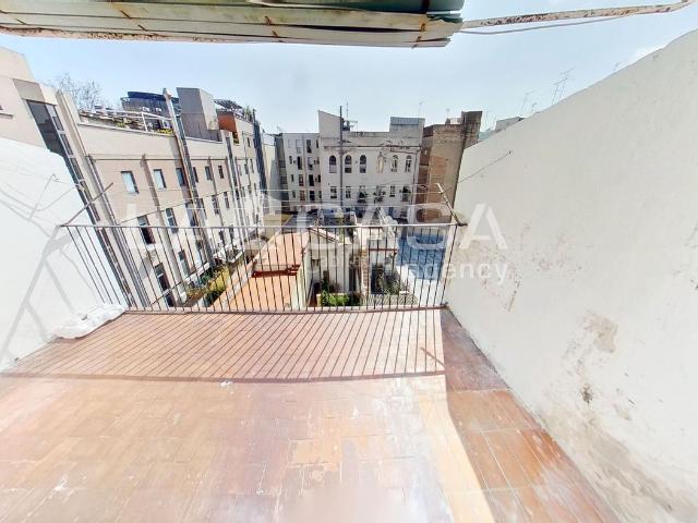 Ático en venta en Barcelona, Raval. TERRAZA TRES HABITACIONES. Áticos.