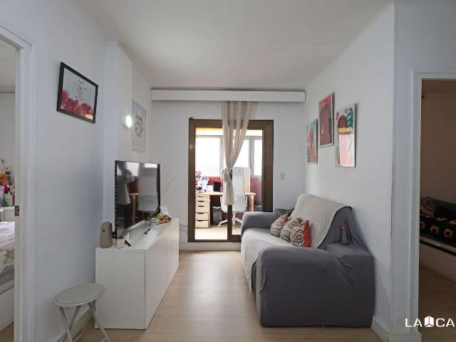 Ático en venta en Barcelona, Verdum. ÁTICO CON TERRAZA Y MUCHA LUZ JUNTO A VÍA JULIA. Áticos.