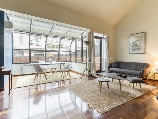 Ático en venta en Barcelona, Vila de Gràcia. Ático Dúplex con Terraza y Parking al lado de Paseo de Gracia. Áticos.