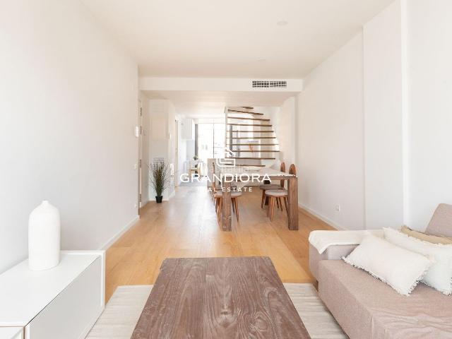 Ático en venta en Barcelona, Vila de Gràcia. Ático dúplex con piscina privada en SarriàSant Gervasi. Áticos.