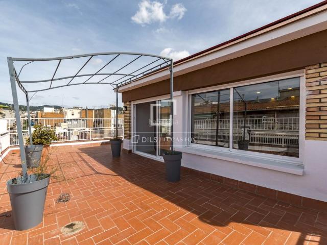 Ático en venta en Barcelona, Vila de Gràcia. Ático reformado con espectacular terraza en Villa de Gracia. Áticos.