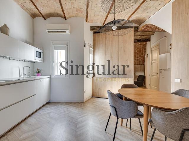 Ático en venta en Barcelona, Vila de Gràcia. Encantador inmueble en el corazón del Quadrat dOr de lEixample. Áticos.